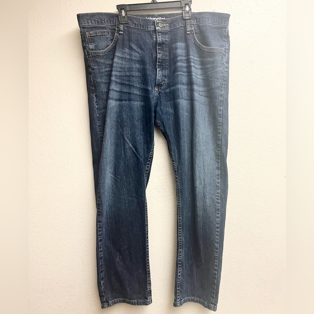 Wrangler Regular Fit Men's 40" X 30" Blue Dark Wash Straight Leg 5 Pocket Jeans